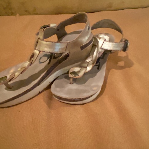 shoes - Picture 2 of 4